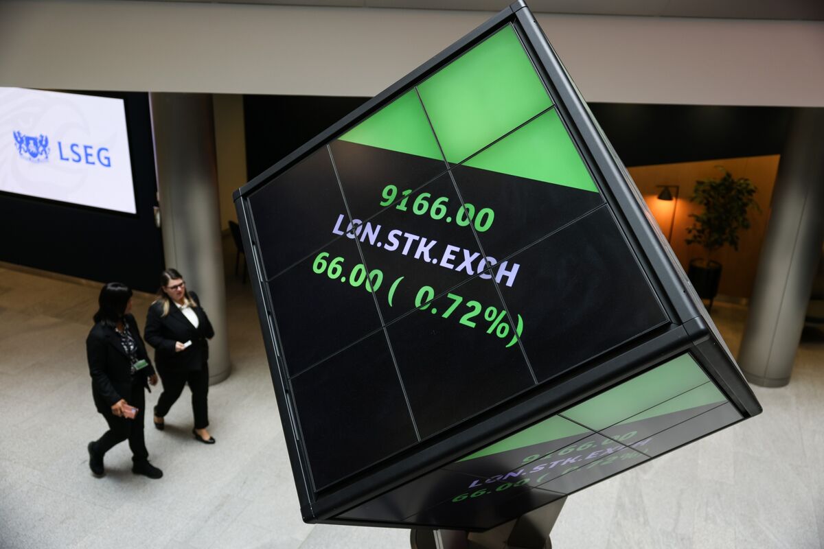 FTSE 100 Live: Stocks, UK Bonds Rally With Pound in Focus