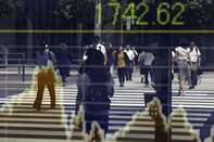 Advance in Japanese Stocks Loses Steam as Trade Concerns Linger