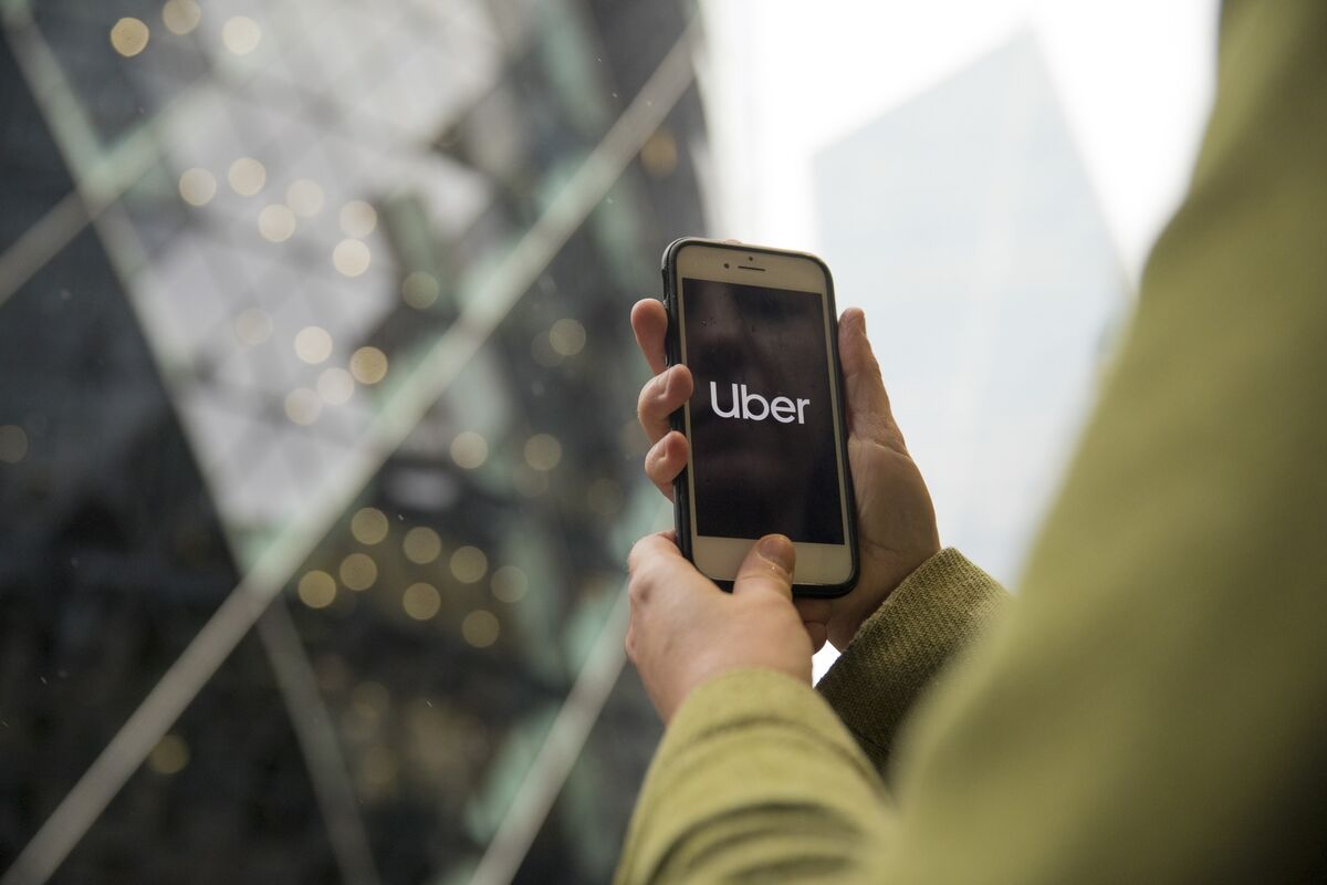 Uber buys UK-based taxi-software company Autocab, in a deal that will extend the company's reach in the UK from ~40 locations to ~170 (Katharine Gemmell/Bloomberg)