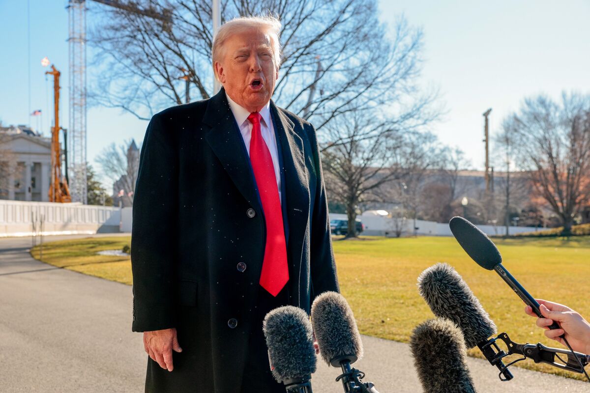 
                            Trump Says Powell ‘Incompetent’ or ‘Crooked’ Amid Probe Furor