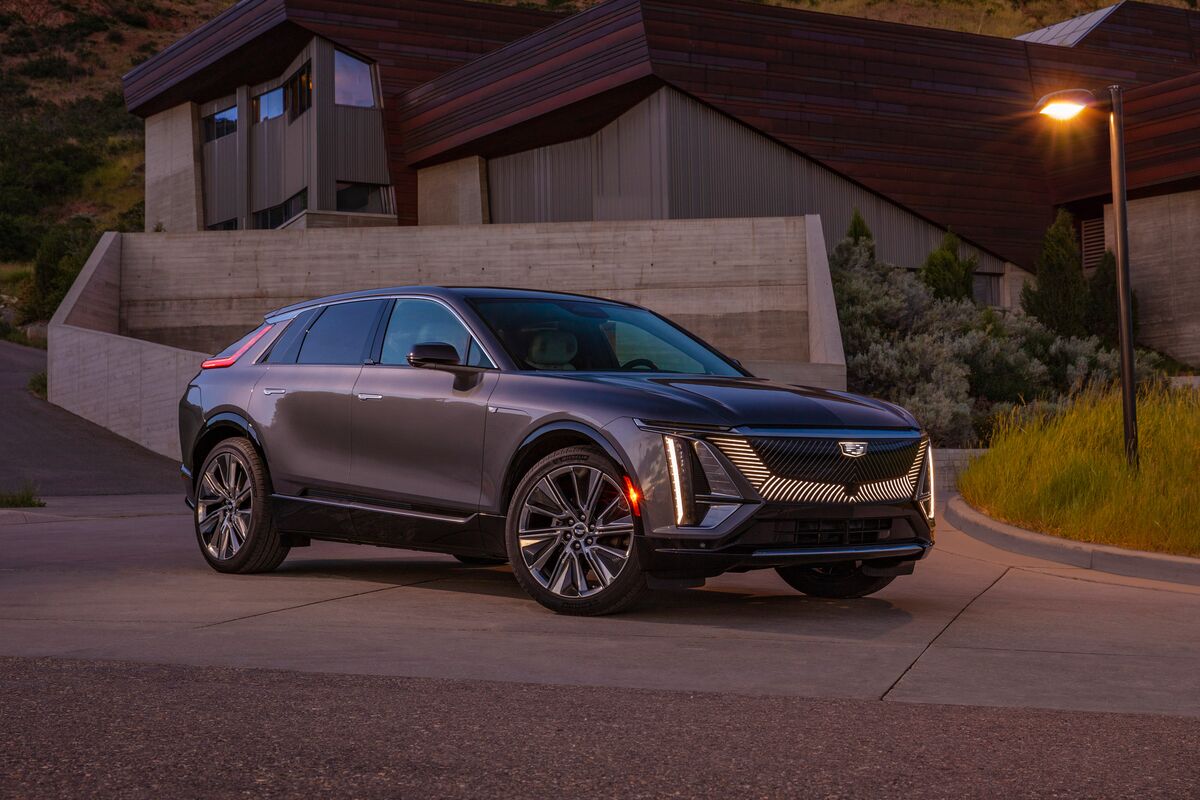 Cadillac Lyriq Review: An Electric SUV That's Not Worth Waiting For -  Bloomberg