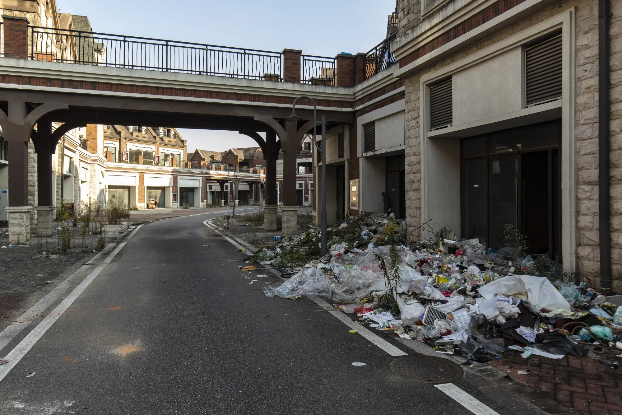 A deserted shopping center at Country Garden's Phoenix City development in Suzhou in 2023.