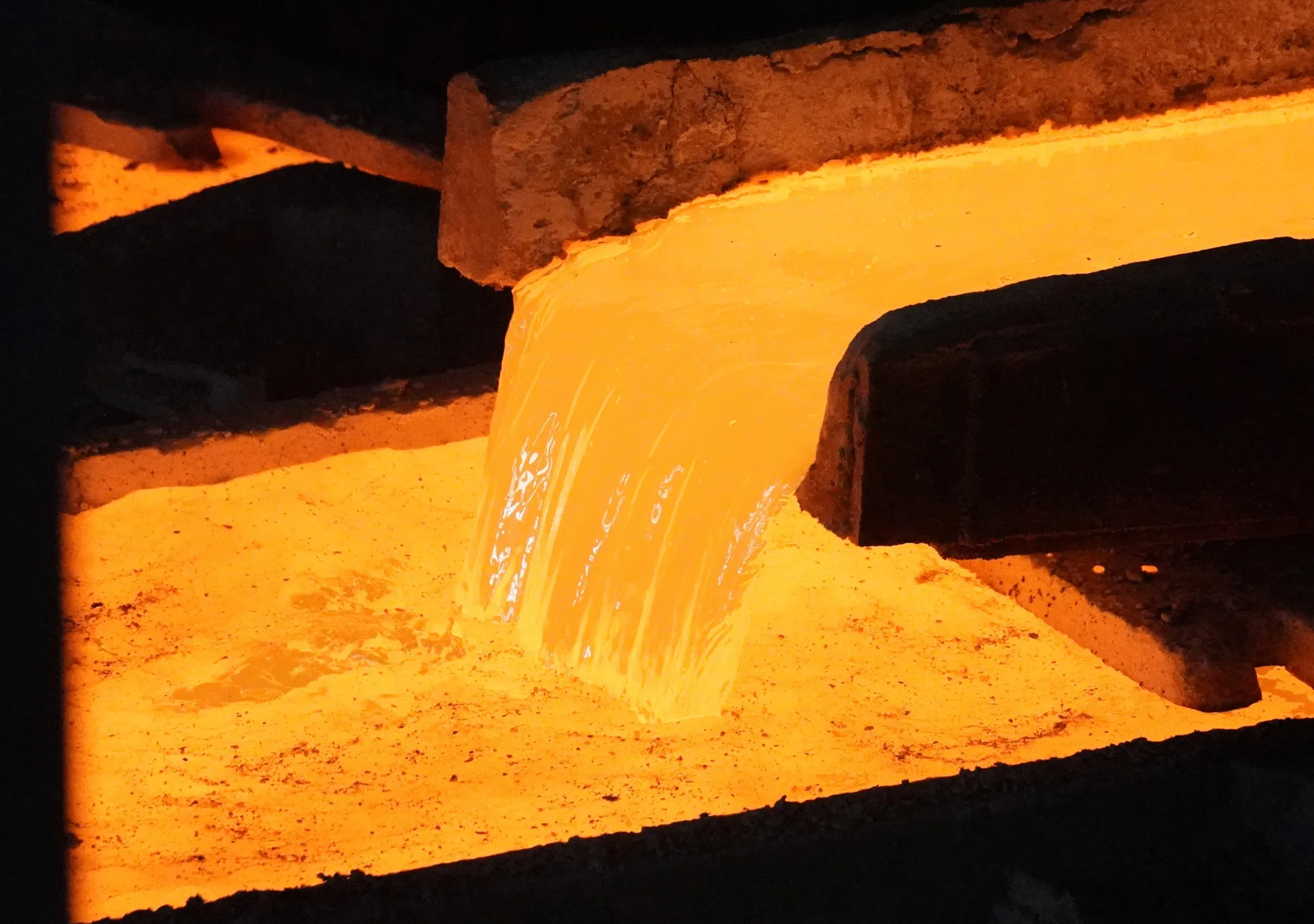 Gold, Copper Roar to Records on Real-Asset Rush - Bloomberg