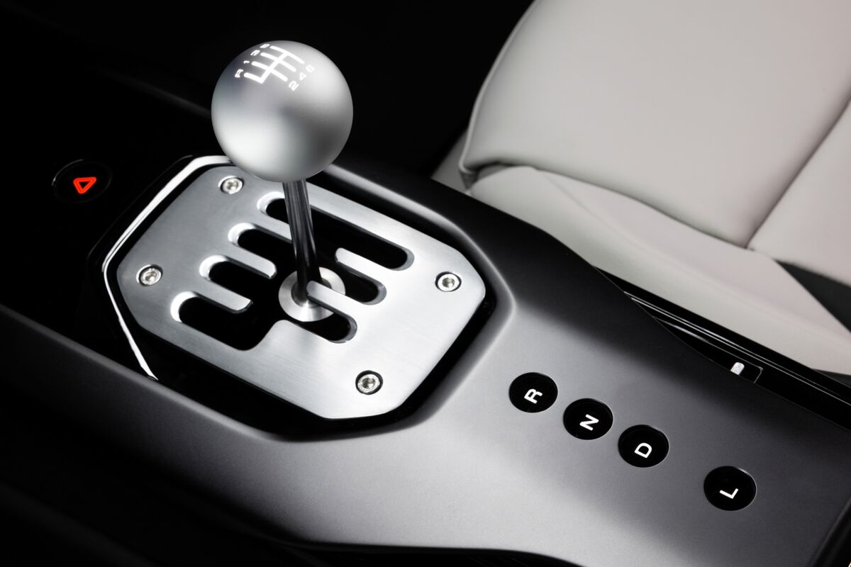 bloomberg.com - Chris Bryant - Ferrari's $670,000 Stick Shift Is Stuck In the 'Past'