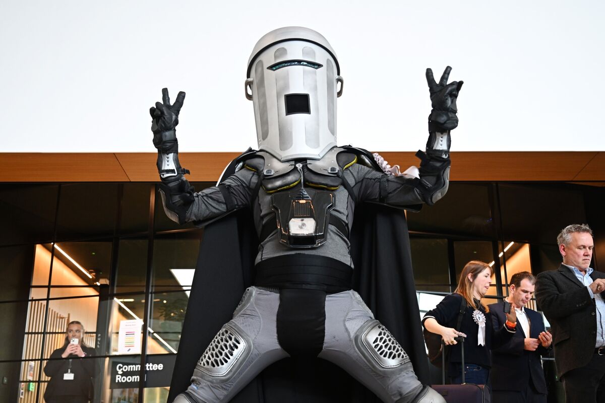 Will This Garbage Can Anti-Hero Salvage British Politics?