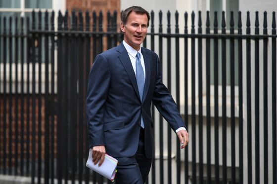 Hunt Urges Tories Not to Challenge PM May Until Brexit Done