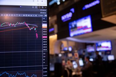 Traders On The Floor Of The NYSE As US Stock Futures Trade Near Bear Market With China Retaliation