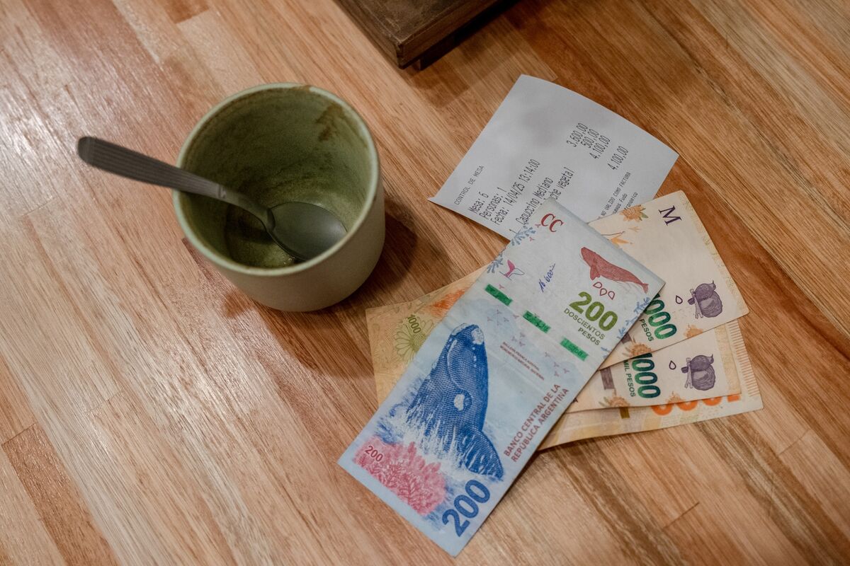🟪"Il Peso come Chiave della Strategia Elettorale di Javier Milei a Cinque Mesi dalle Elezioni di Metà Mandato in Argentina"