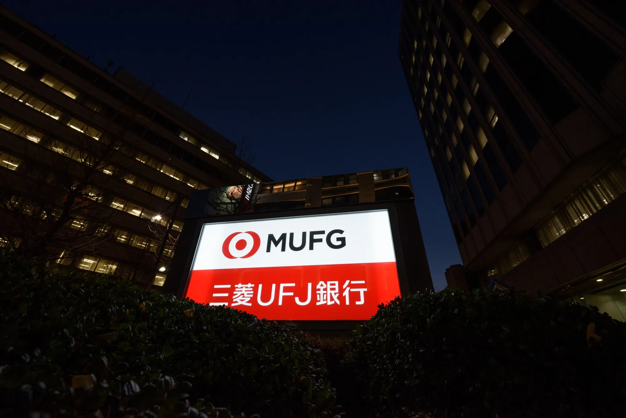 MUFG Beats Credit Suisse to $500 Million Deal Only to Stumble - Bloomberg