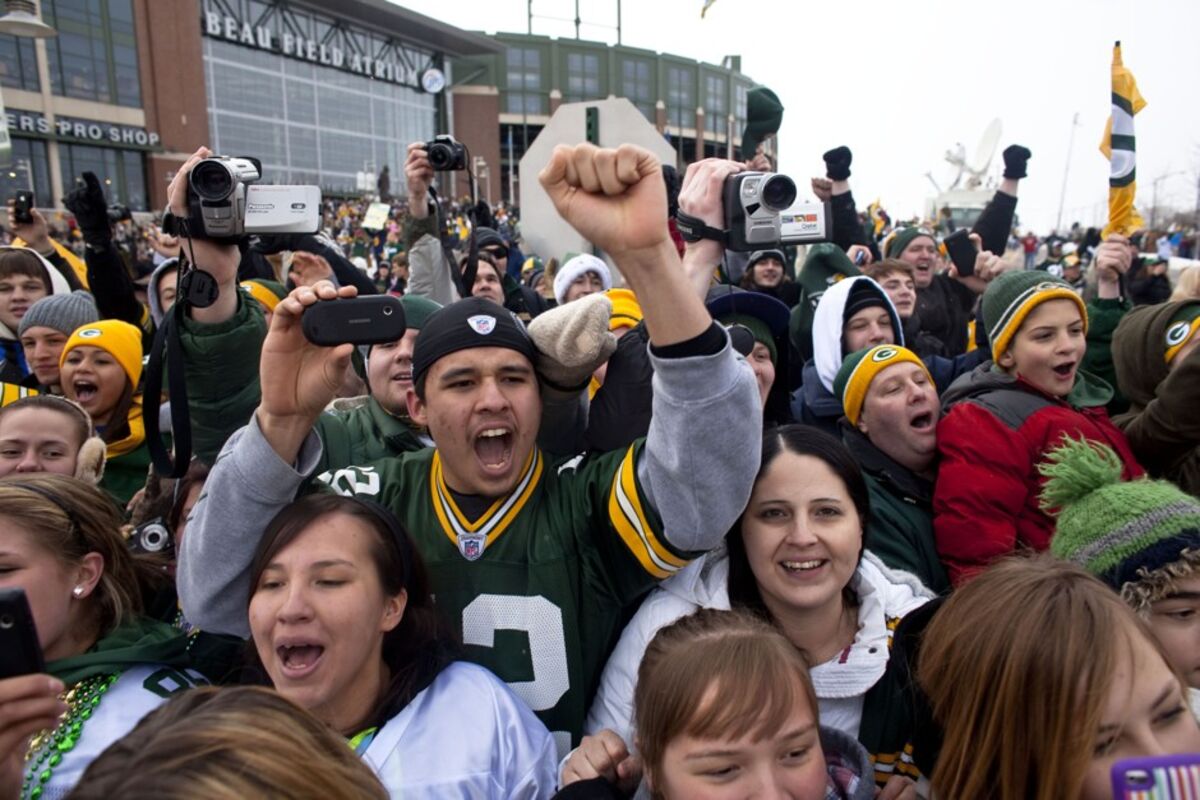 NFL Shop selling 'inverted' Green Bay Packers jersey