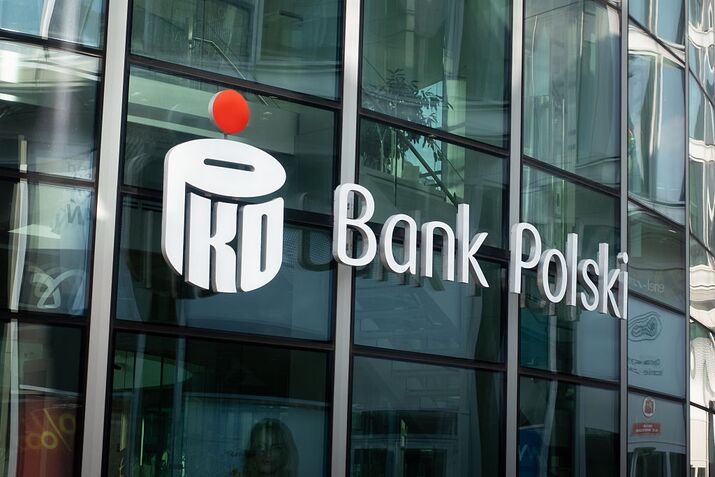 Daily Life, Traffic And Architecture In Warsaw