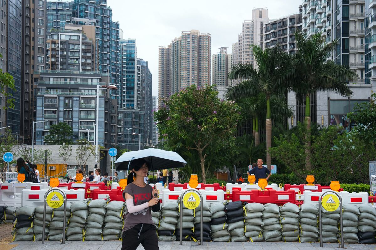How Typhoons Can Delay Big IPOs Like Zijin Gold’s $3.2 Billion Deal in Hong Kong