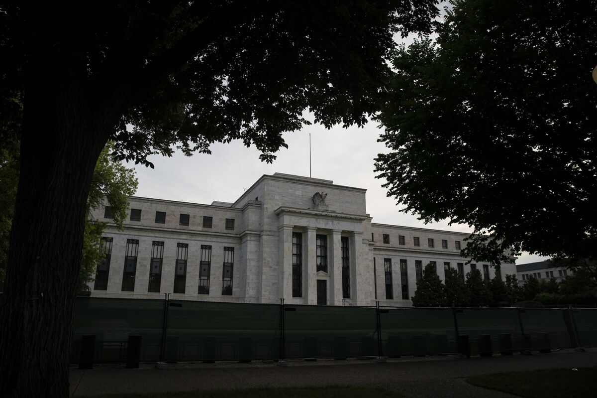 Fate of Fed Intertwined With FTC Democrat, Supreme Court Told