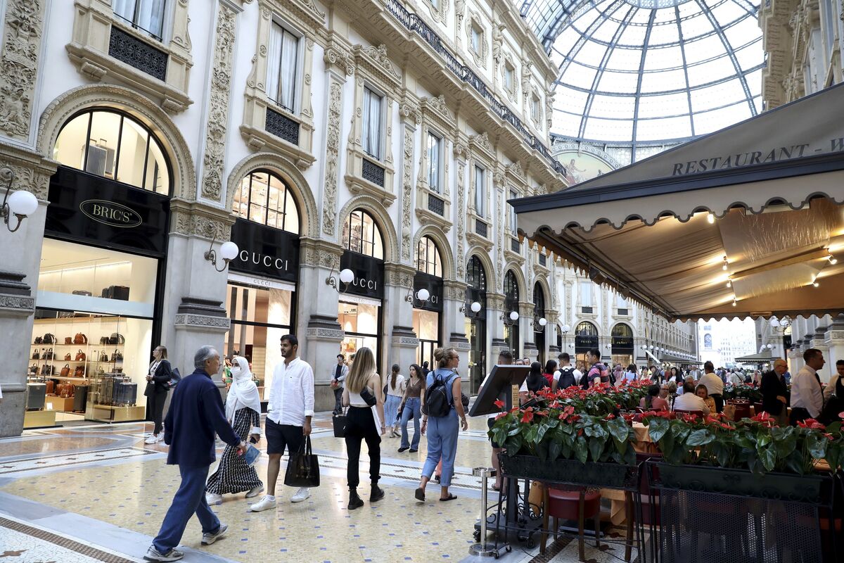 Focus: London fears losing luxury shoppers to Paris and Milan