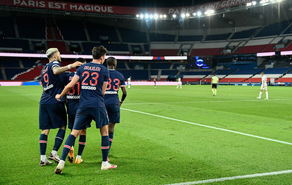 Covid 19 France Soccer Rugby Clubs Become Virus Hotbeds Bloomberg