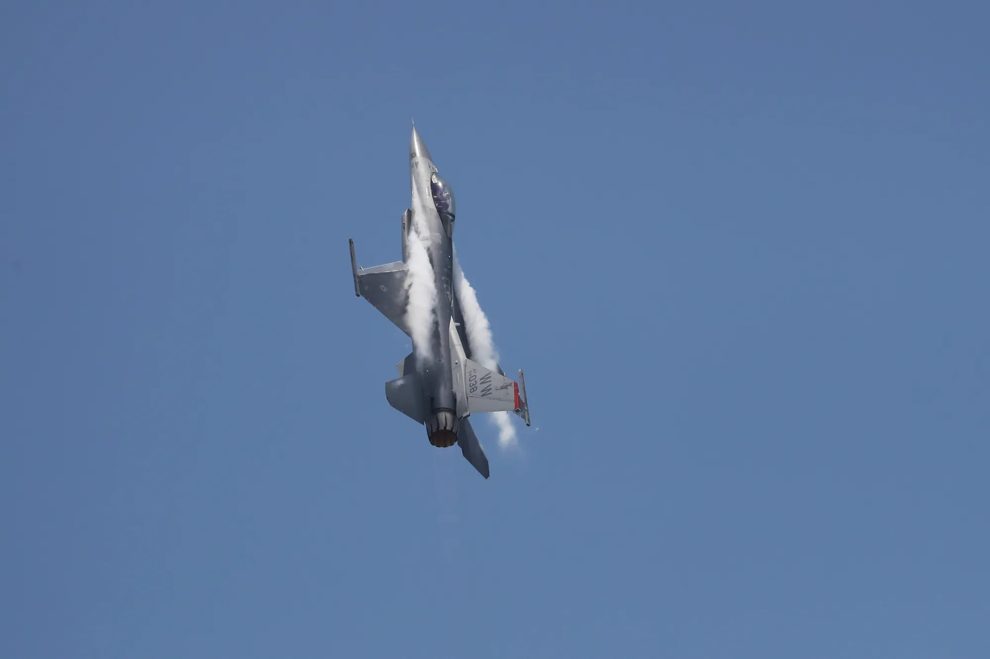 A US&nbsp;Air Force F-16 Fighting Falcon fighter jet.