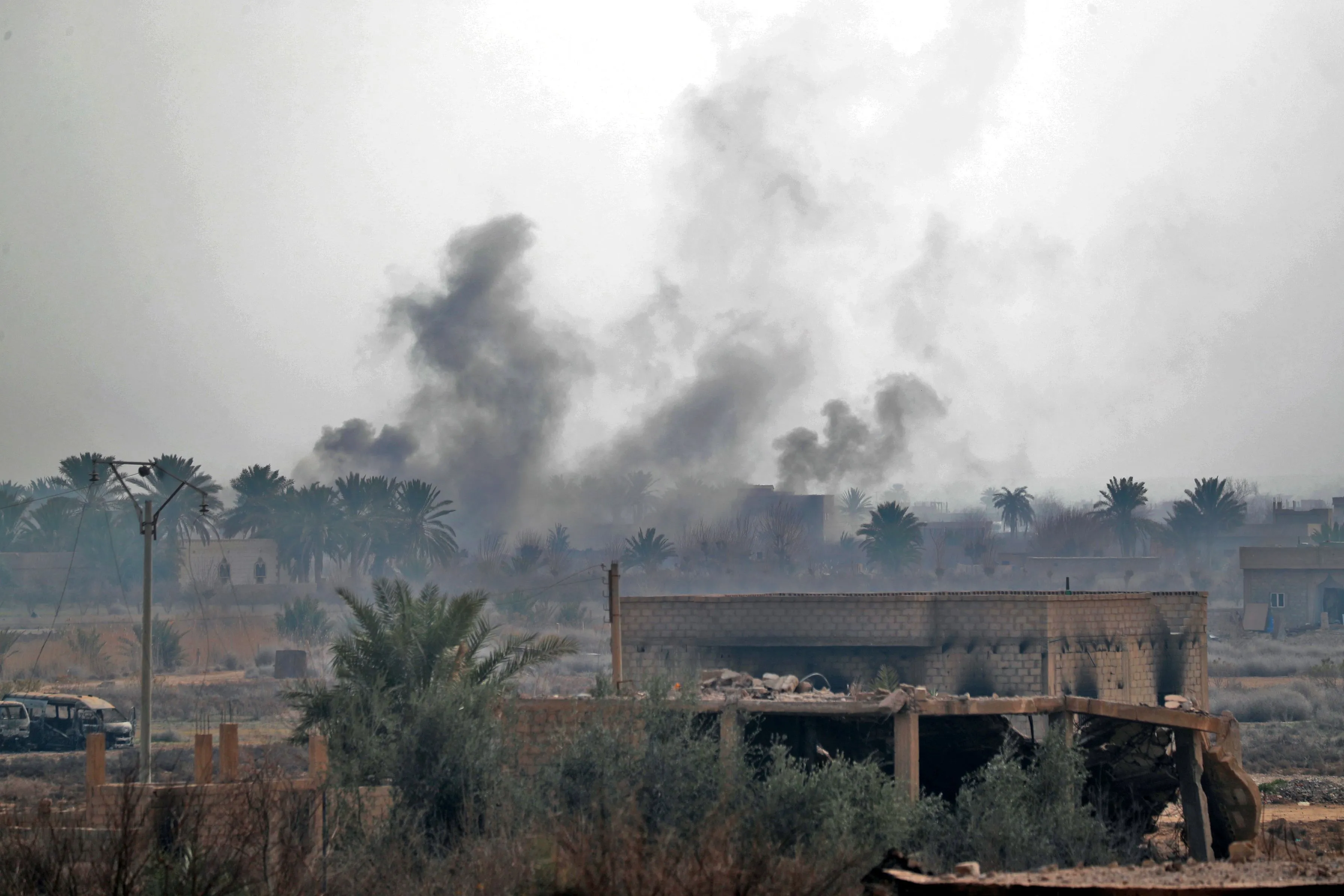 Smoke rises from the Syrian village of Baghouz where Syrian Democratic Forces are battling IS jihadists on Jan. 27.