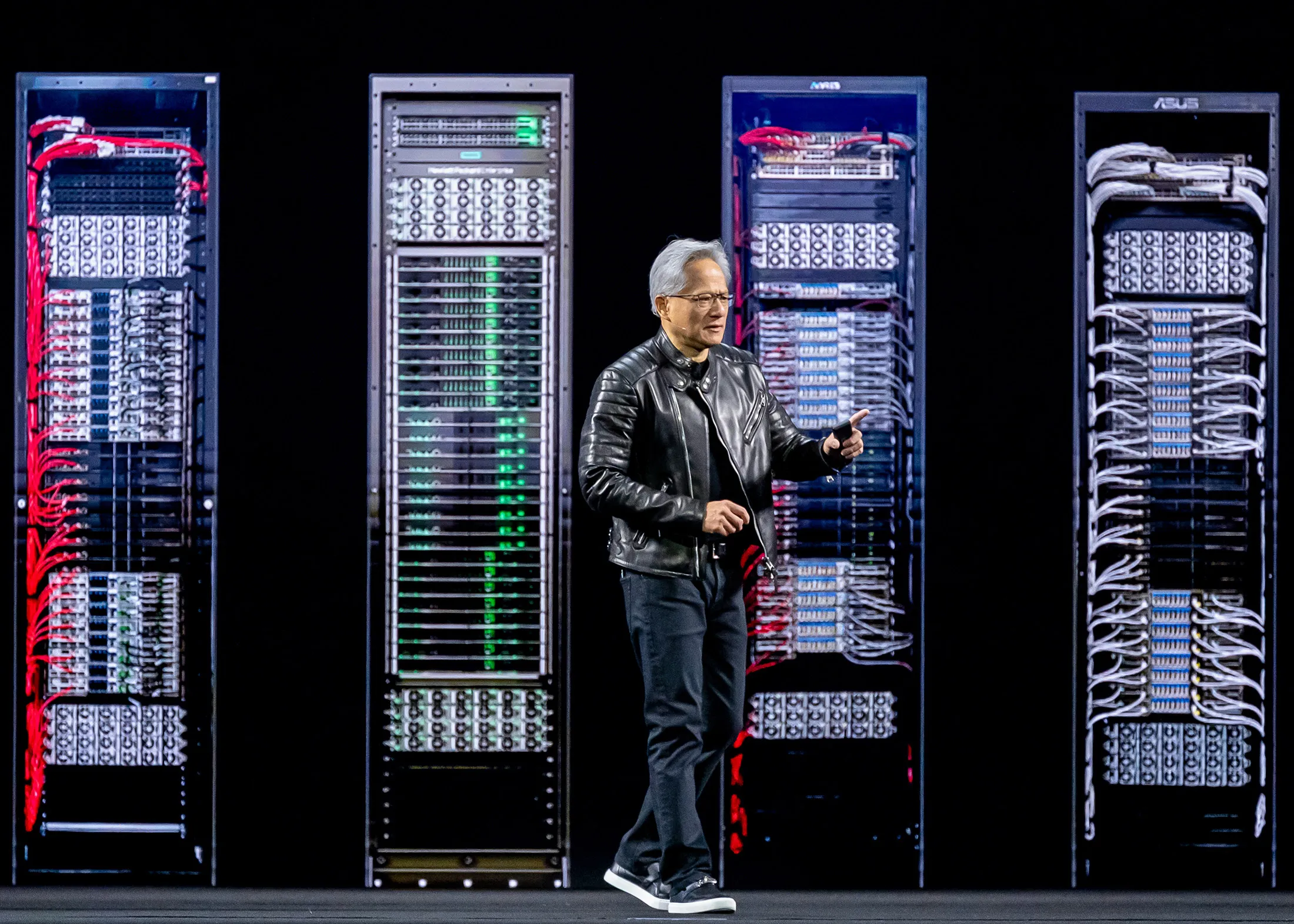 Jensen Huang 在三月份的 Nvidia 会议上发表讲话。