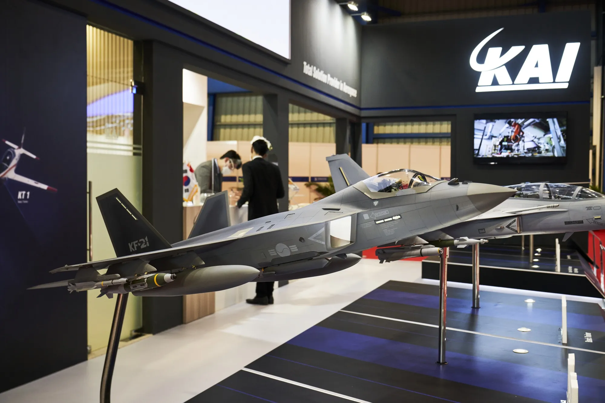 A Korea Aerospace Industries Ltd. KF-21 fighter aircraft model.