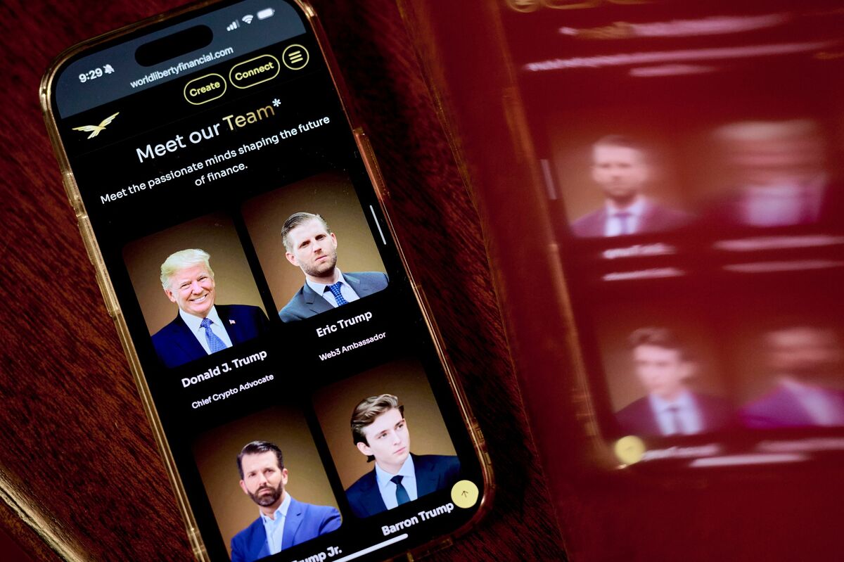 Trump Denies Knowledge of $500 Million Abu Dhabi Crypto Stake