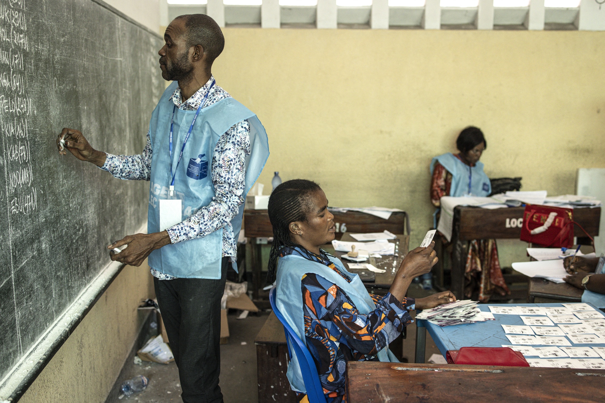Congo Vote Will End Thursday, Electoral Commission Says Bloomberg