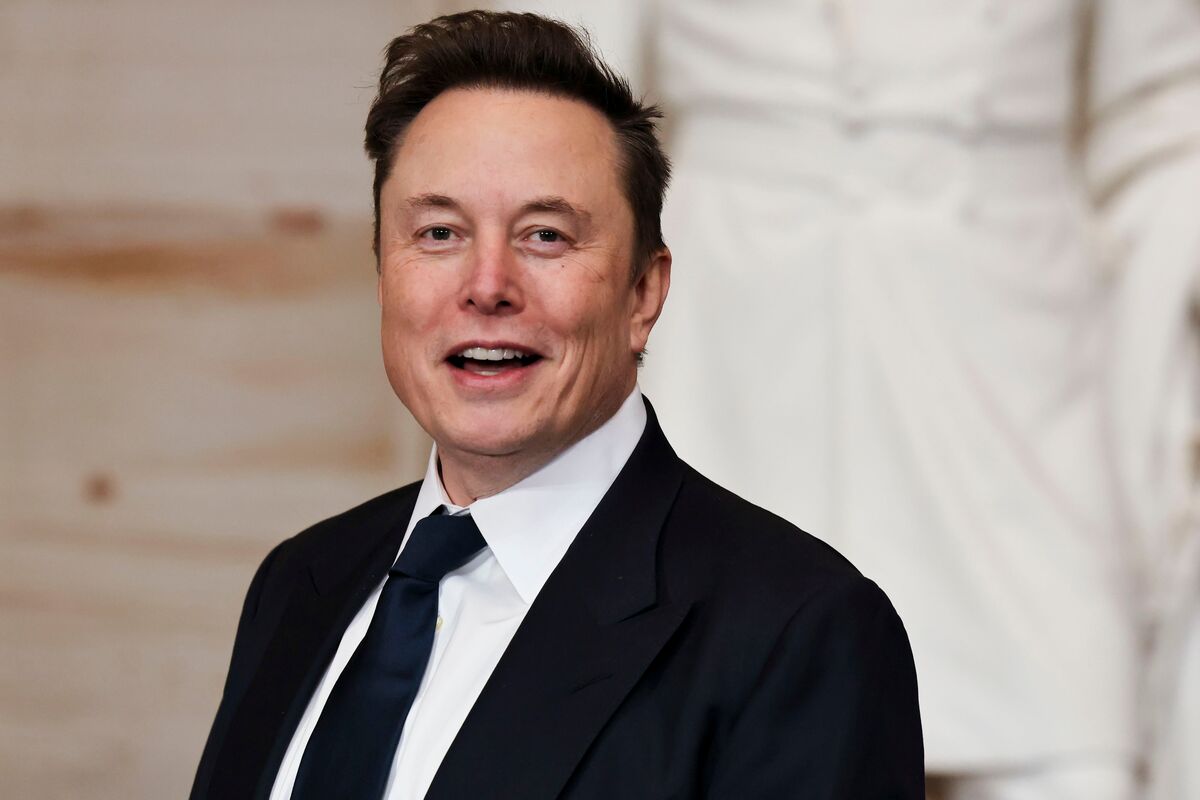 Musk’s 2018 Tesla Pay Plan Reinstated After 7-Year Legal Fight