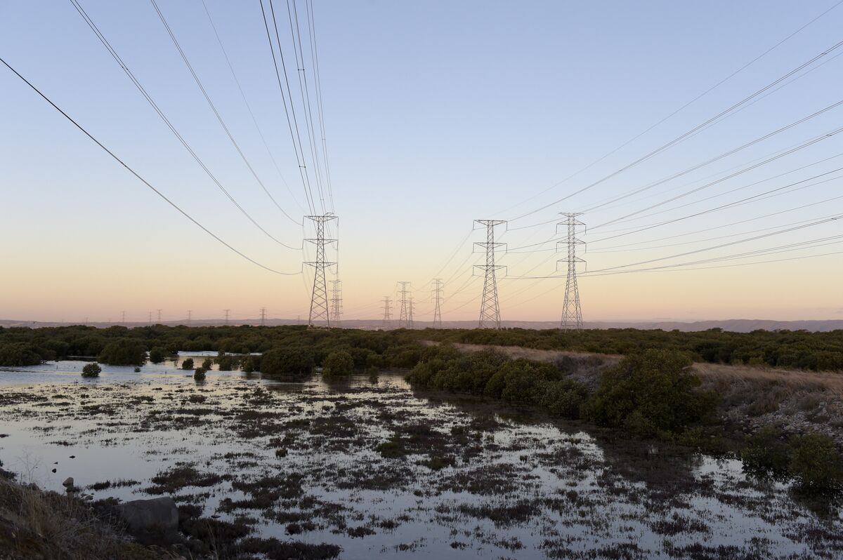 Experts Urge Power Market Overhaul to Spur Clean Energy Investment