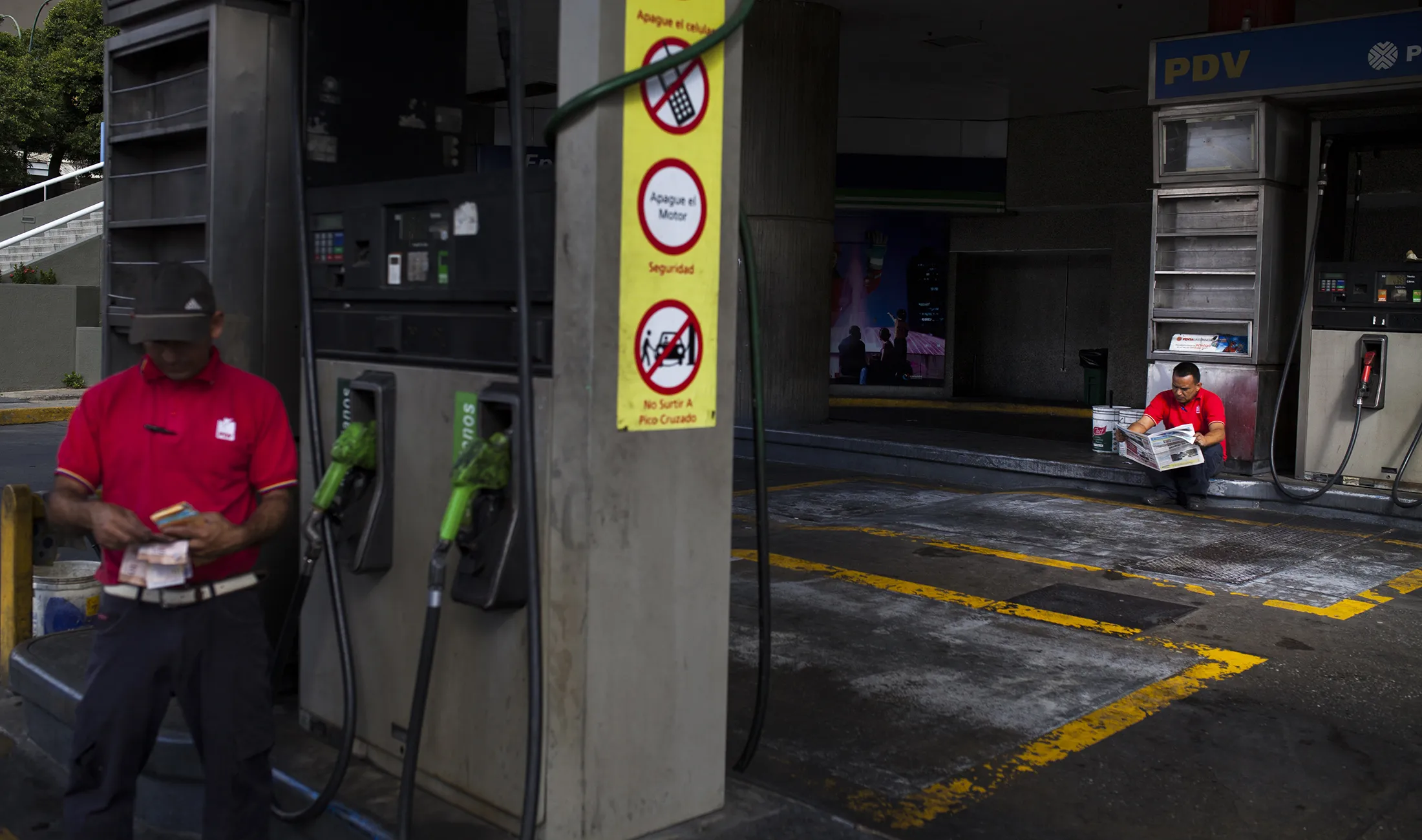 Workers at a Petroleos de Venezuela gas station in Caracas.
