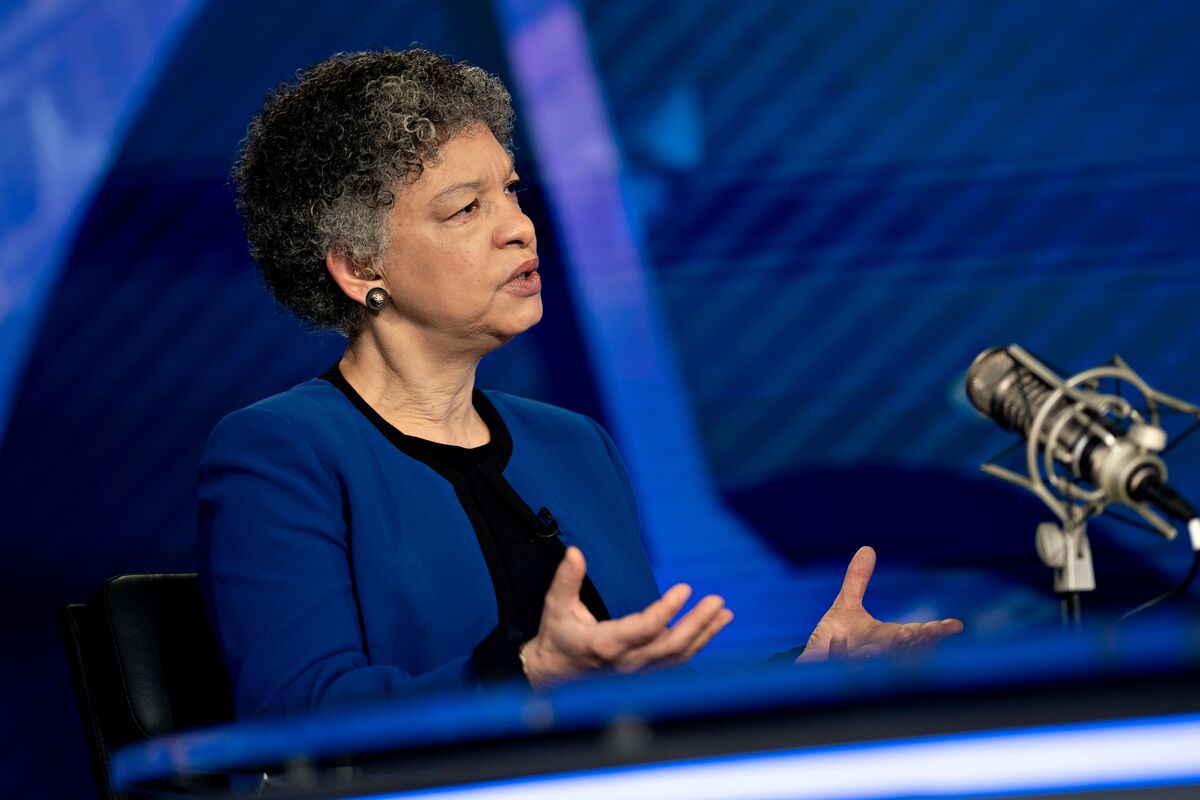 Fed’s Collins Says Data May Warrant Later, Fewer Cuts This Year