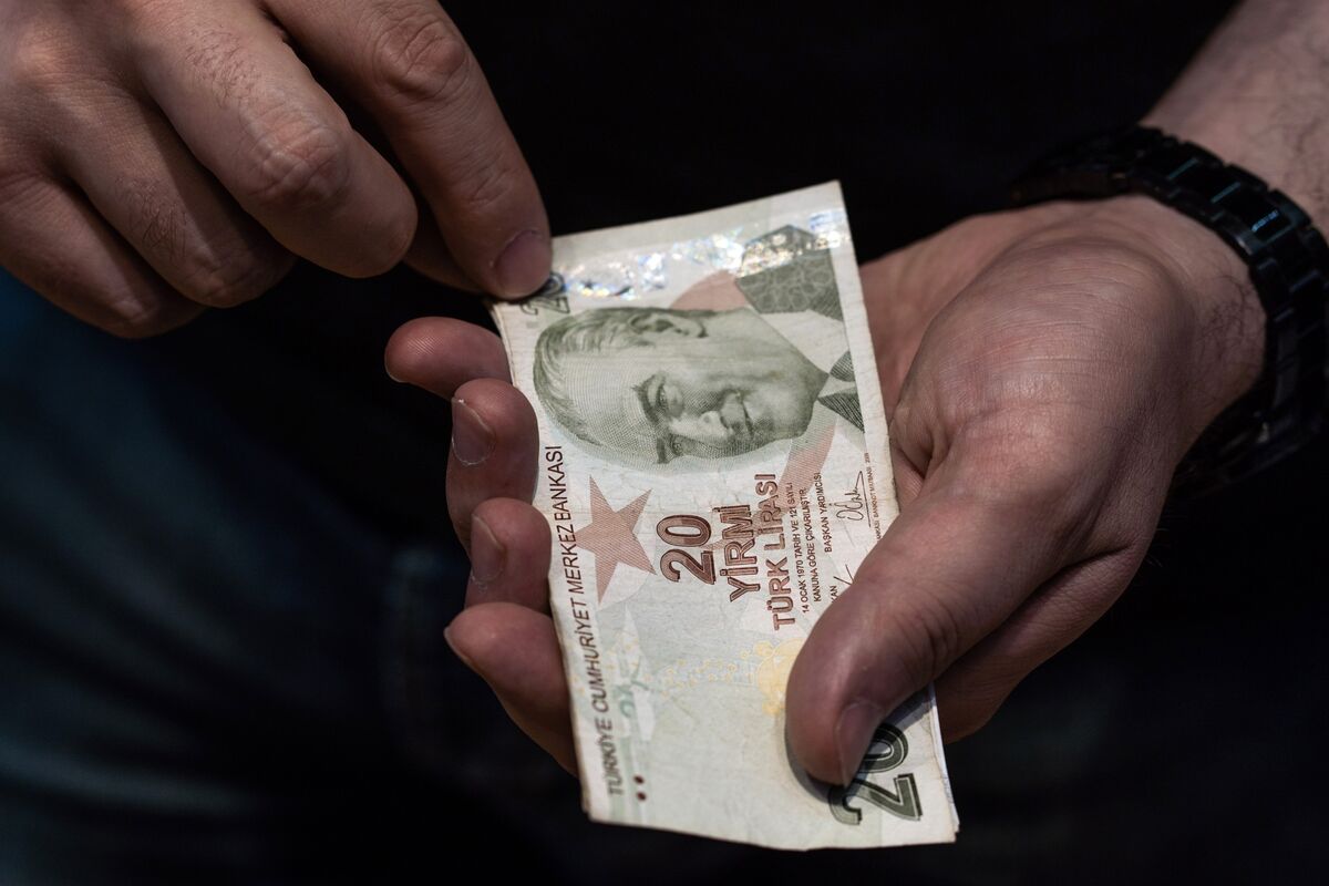 Turkey Stiffens Rules for Banks to Encourage More Saving in Lira