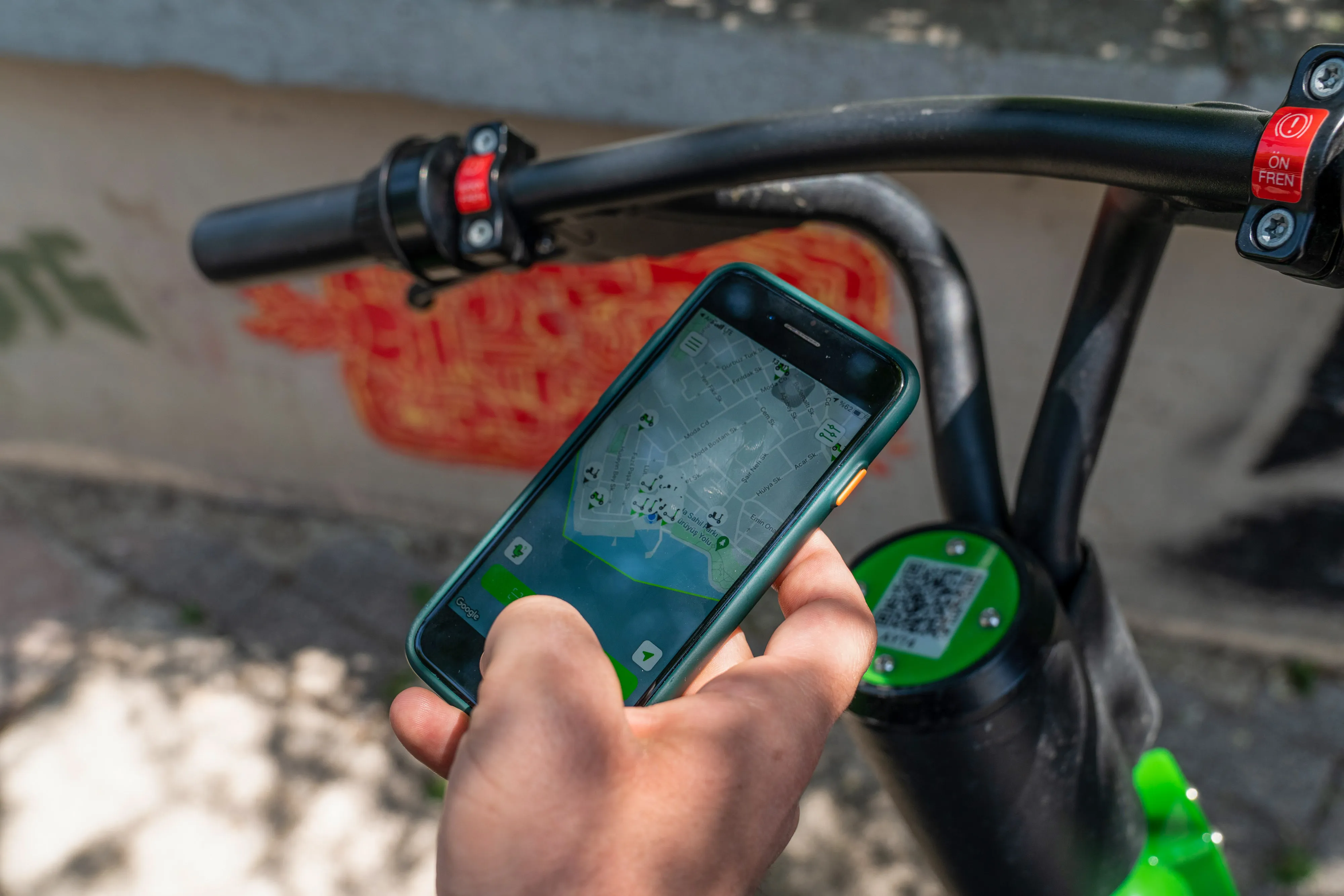 A customer uses the Marti app&nbsp;in Istanbul.