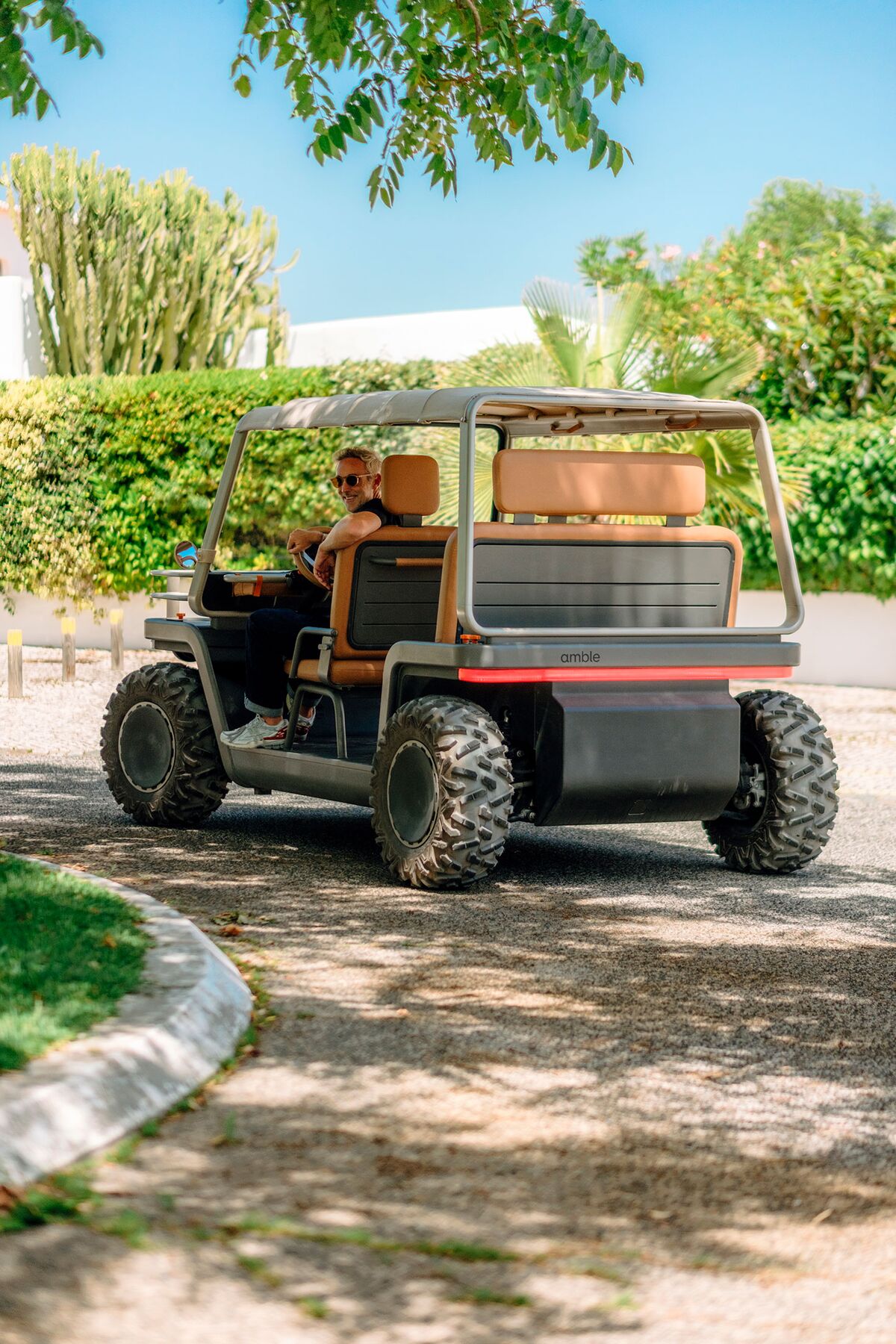 bloomberg.com - Austin Carr - A Veteran Apple Designer Reimagines the Golf Cart