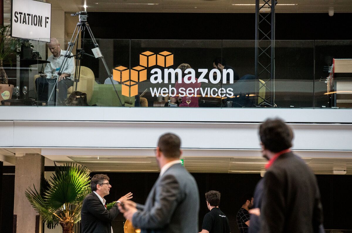 Amazon in EU Crosshairs Over Suspected Price Curbs on Sellers