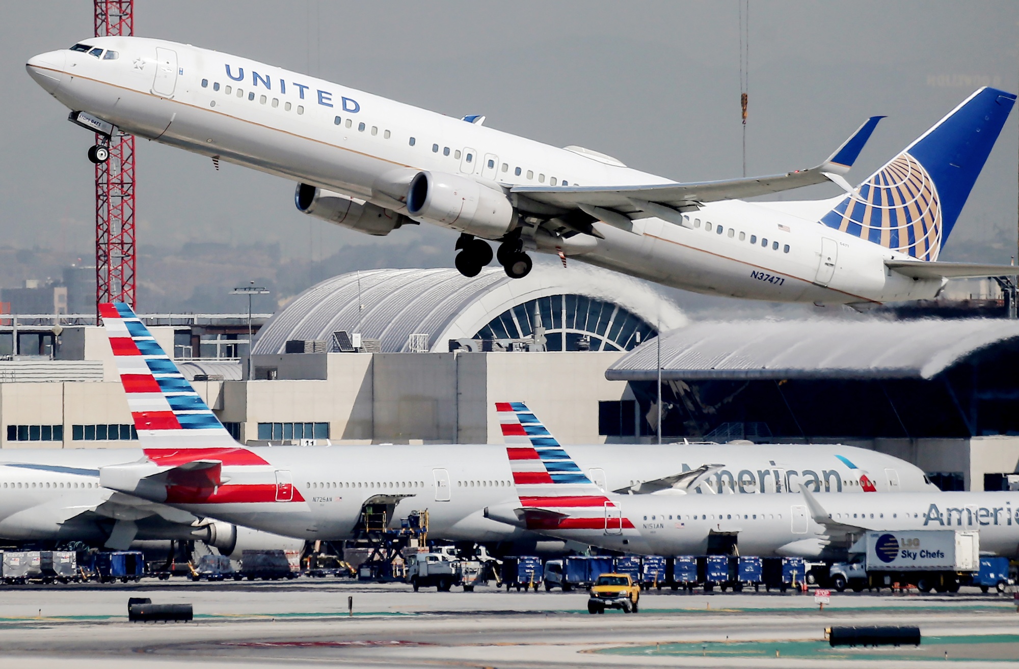 Viral TikTok Video: Hand Stuck in Airplane Cup Holder Incident