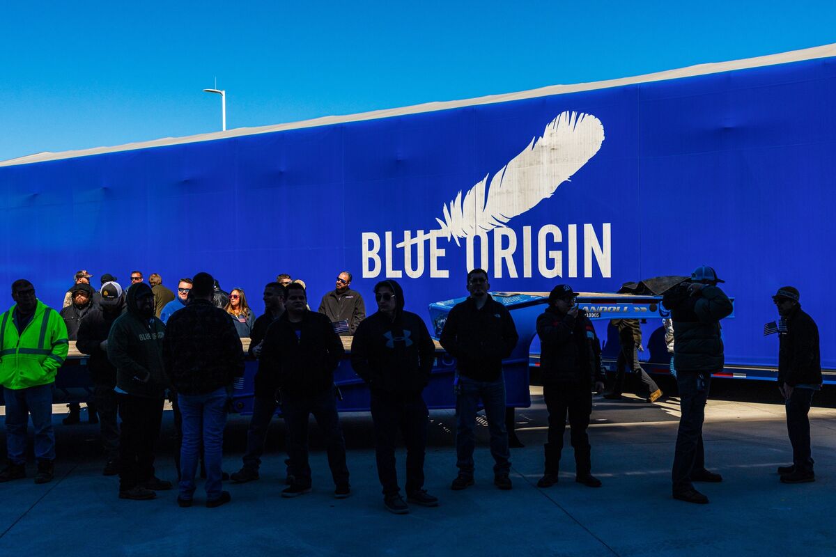 Bezos’ Blue Origin Has Poached Dozens of Amazon Satellite Engineers