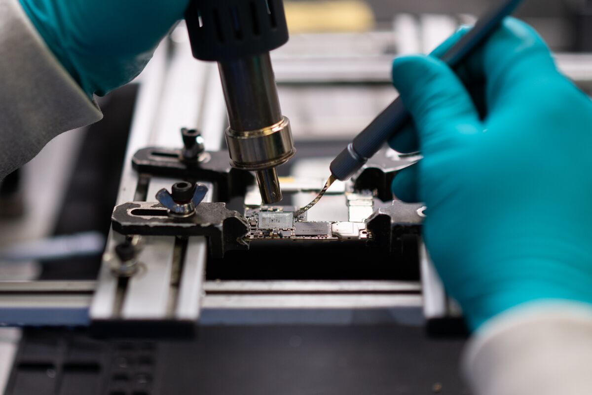 China Blacklists Researchers That Exposed Huawei Chip Secrets