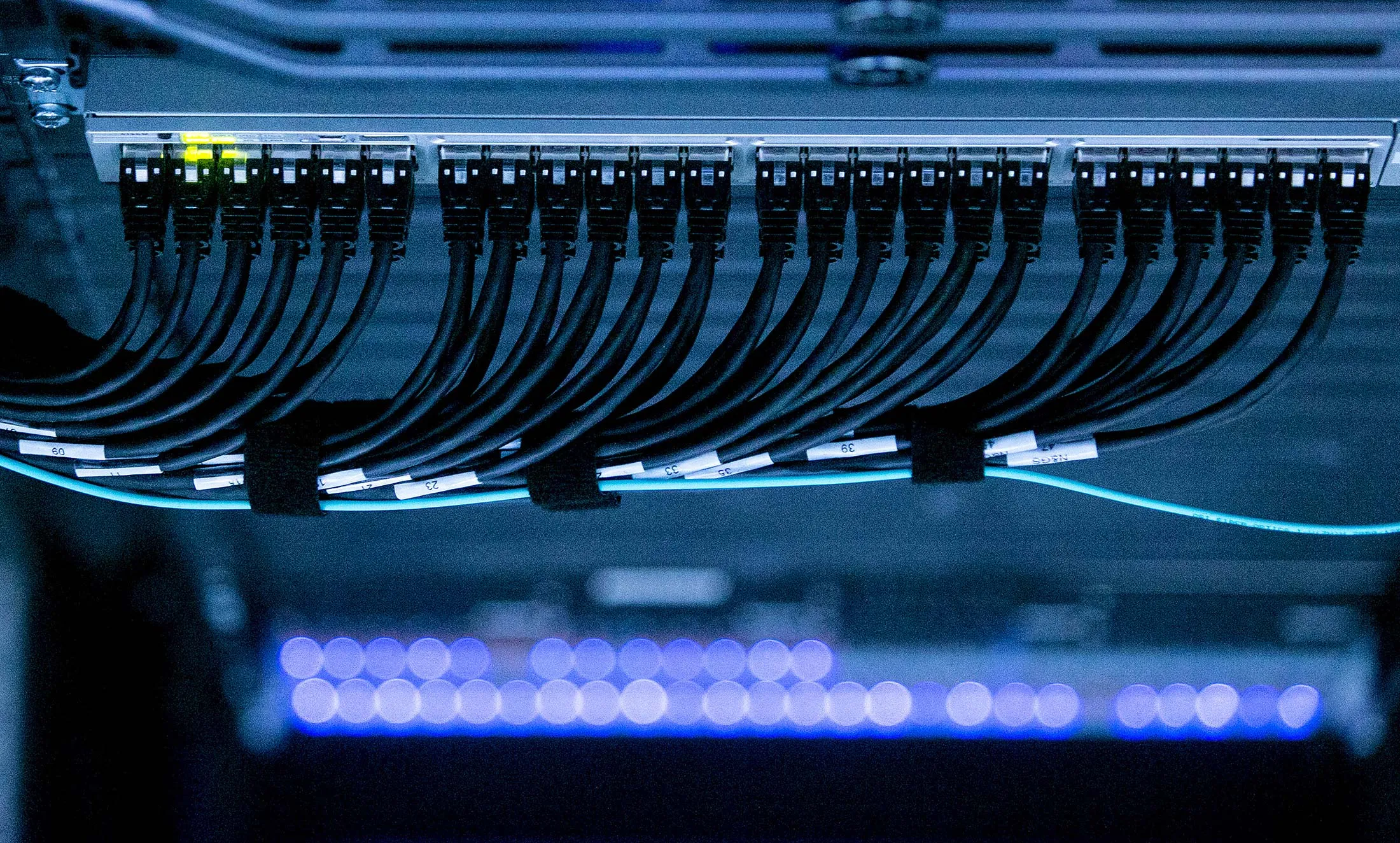 1477424103_data-server-internet-crop