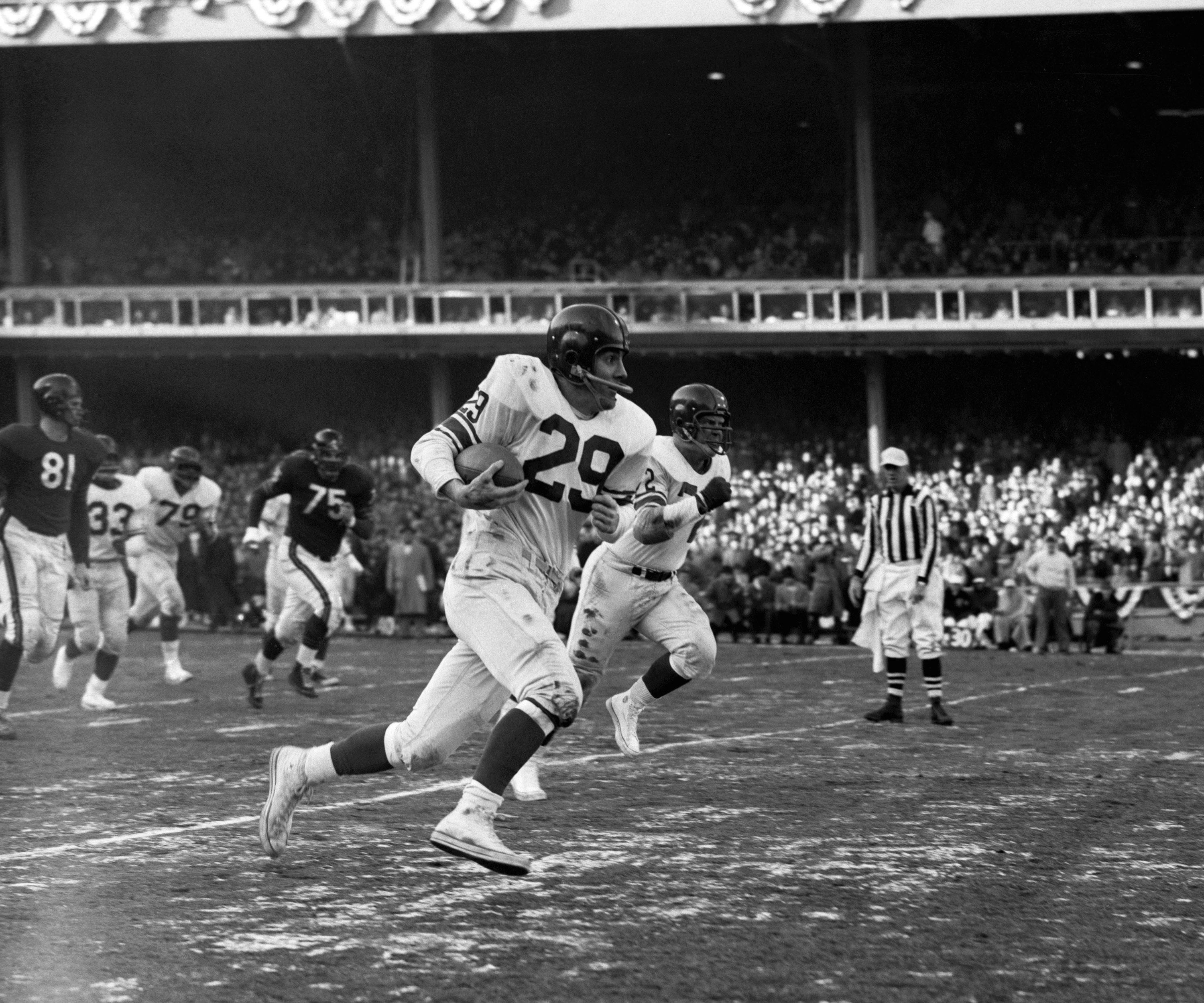 Alex Webster, Former N.Y. Giants Running Back, Coach, Dies at 80 - Bloomberg