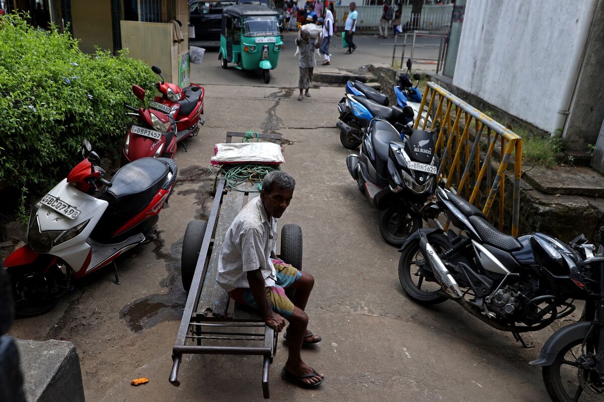 Sri Lanka Economy Has ‘Collapsed,’ Prime Minister Says - Bloomberg