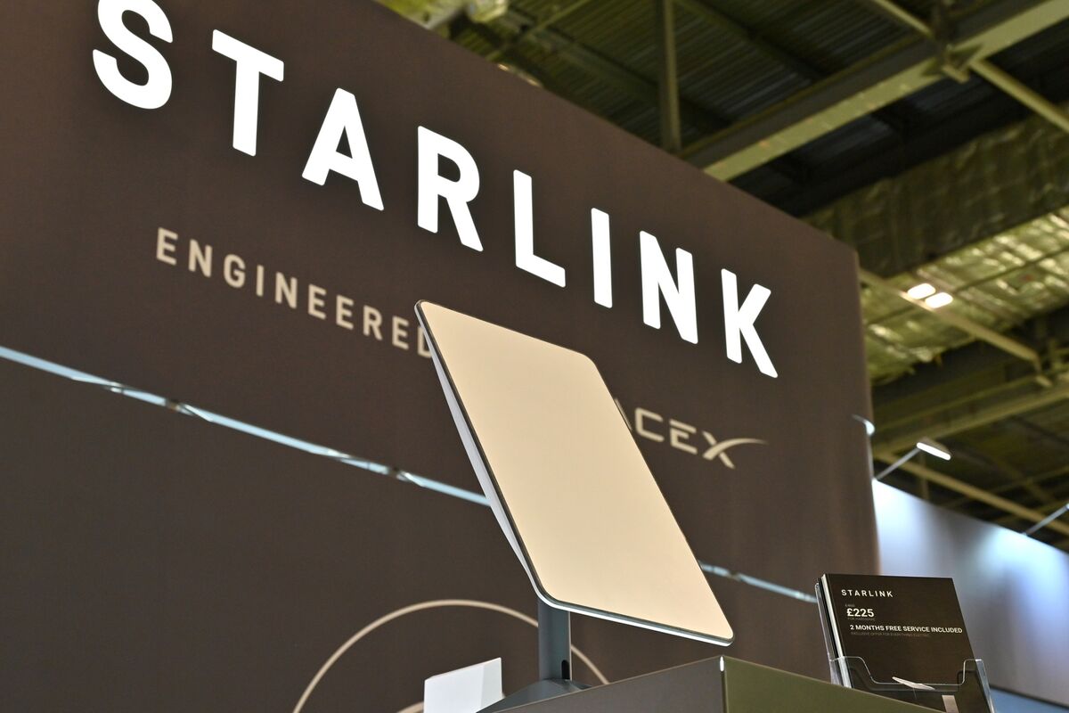 Starlink in Advanced Talks to Acquire EchoStar Spectrum