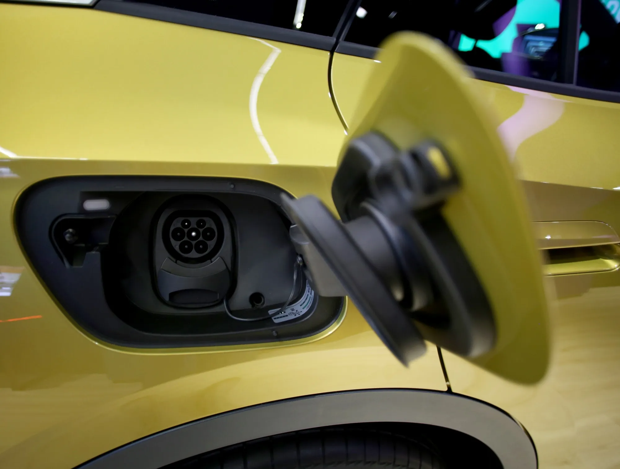 The ID.4 Crozz is built on VW’s MEB electric vehicle manufacturing platform.