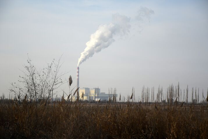 China Outsourcing Smog to West Region Stirs Policeman's Protest
