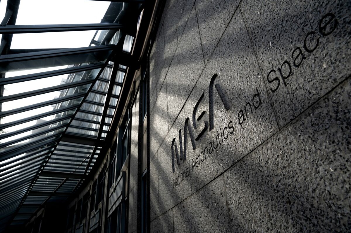 NASA Says Thousands of Employees Set to Resign from Space Agency