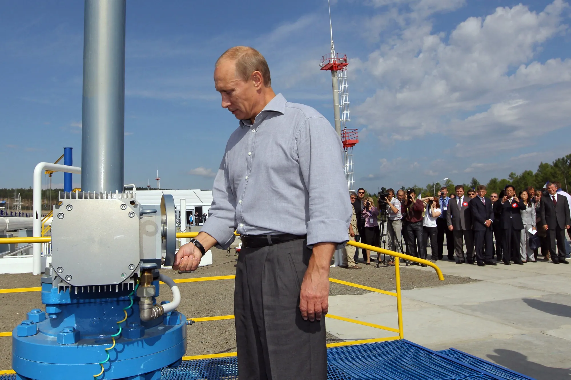 Russian President Vladimir Putin opens a pipeline throttle&nbsp;in the far eastern region of Amur.