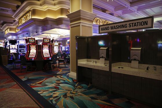 Las Vegas Casinos Reopen With $30-a-Night Rooms on the Strip