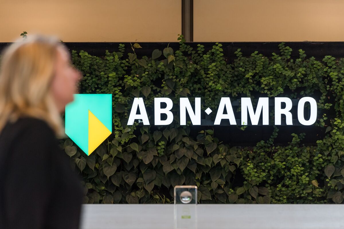 Dutch Government Plans to Cut ABN Amro Stake to About 20%