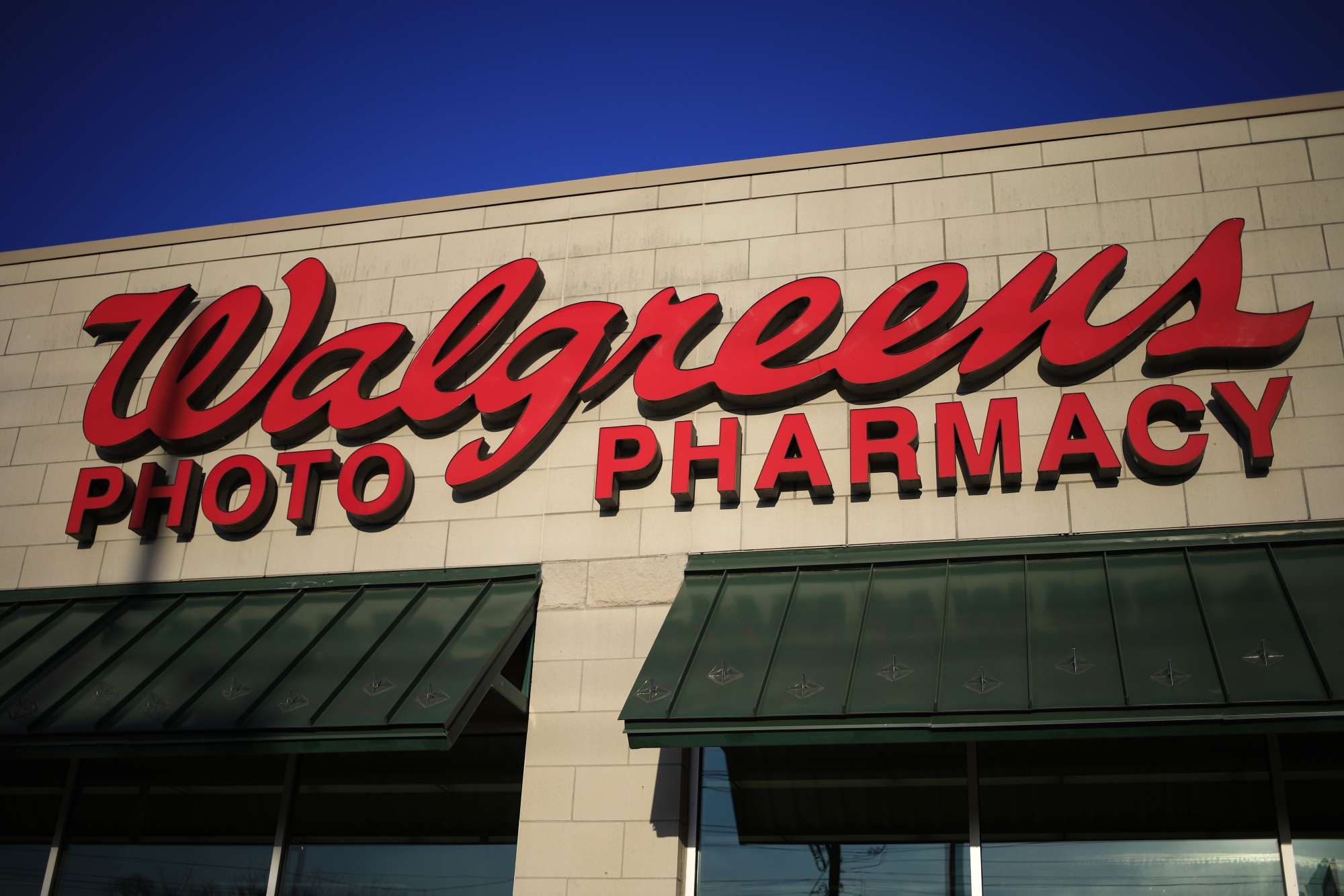 Walgreens Eyes Wall Street’s Turf With New Bank Account Offering ...