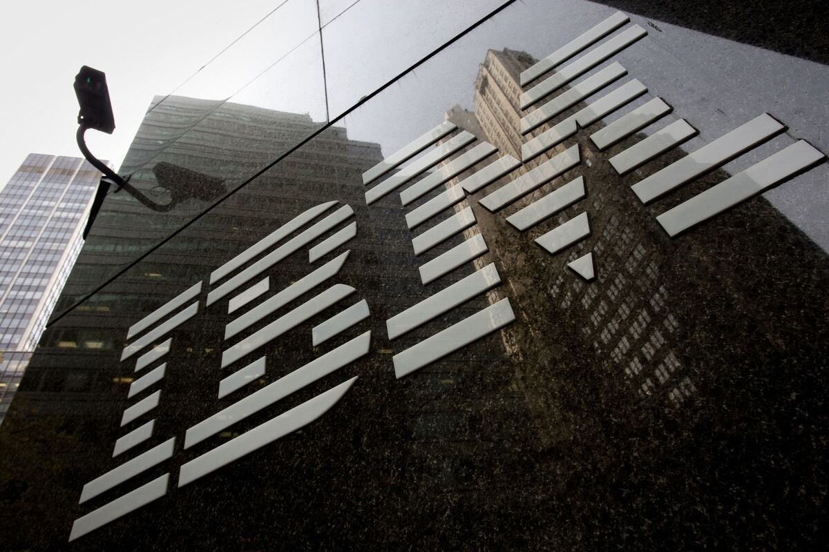 IBM Disappoints With Cash Flow Outlook Despite Highest Sales Growth in a  Decade - Bloomberg