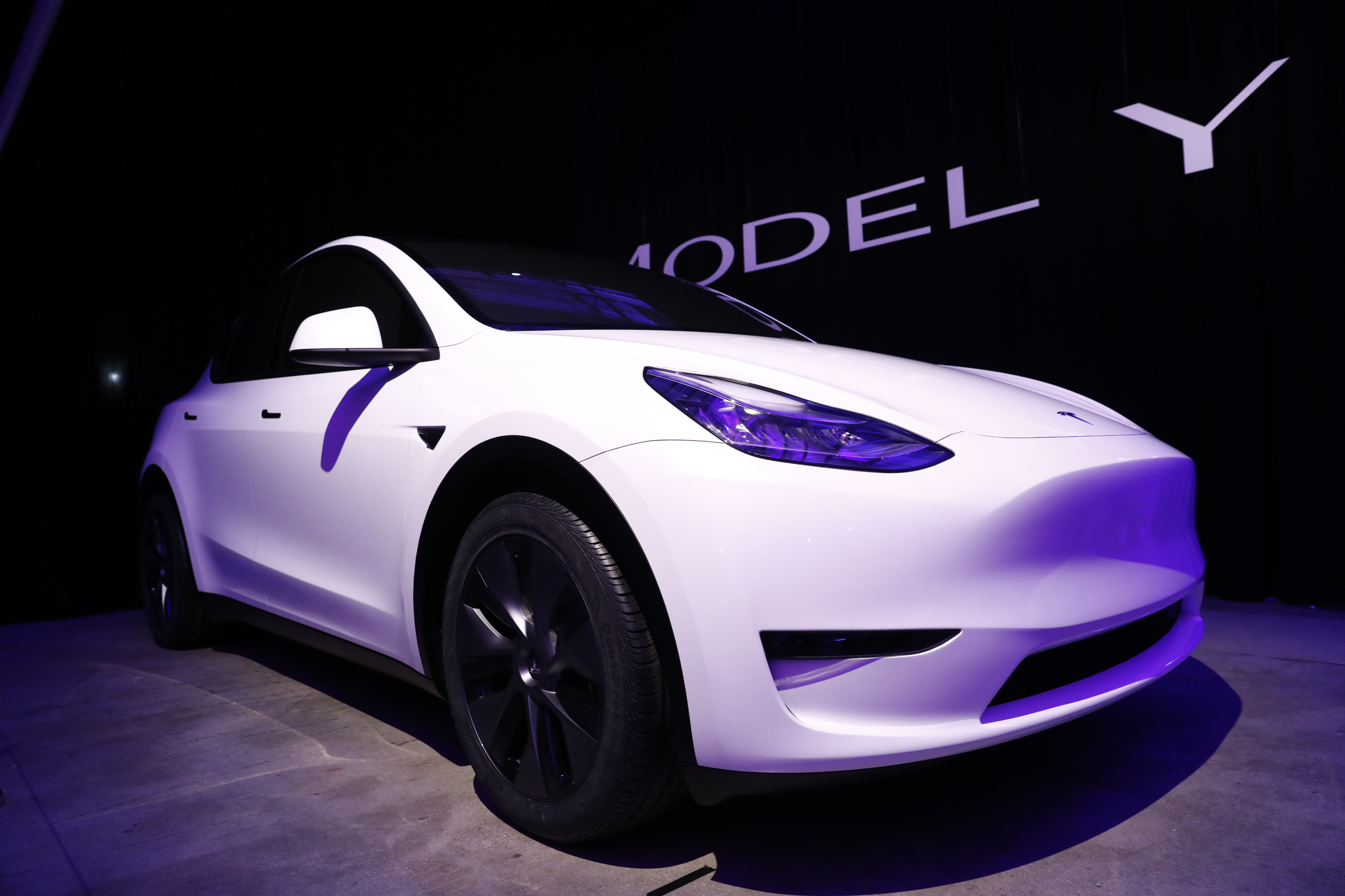 テスラ株が650ドル上回る－黒字確保、「モデルY」納車前倒しへ