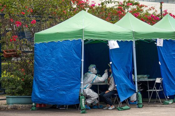 Hong Kong Sees First Covid Deaths in Months as Curbs Tested